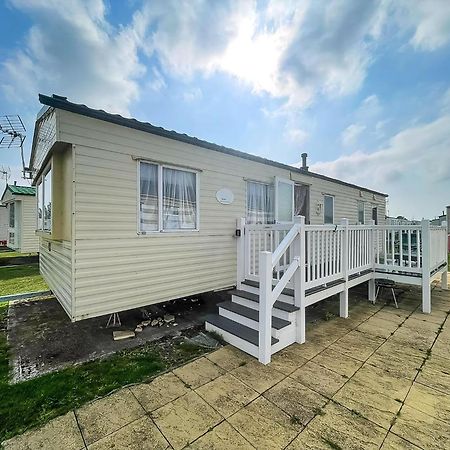 Caravan For Hire At St Osyth Beach Holiday Park In Essex Ref 28107Y Clacton-on-Sea Exteriör bild