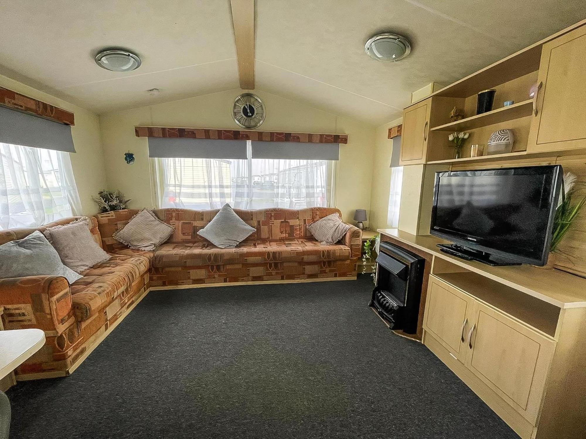 Caravan For Hire At St Osyth Beach Holiday Park In Essex Ref 28107Y Clacton-on-Sea Exteriör bild