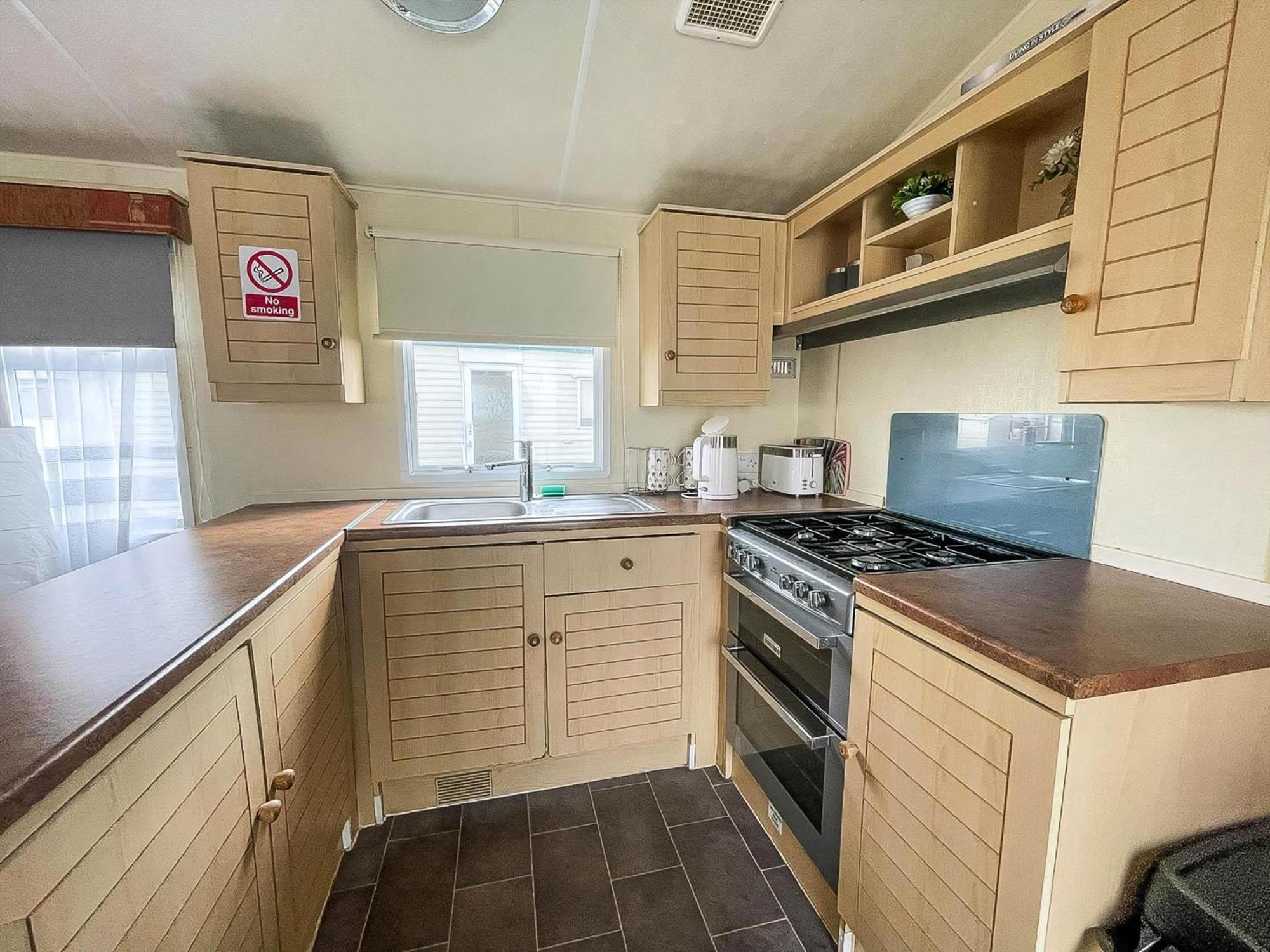 Caravan For Hire At St Osyth Beach Holiday Park In Essex Ref 28107Y Clacton-on-Sea Exteriör bild